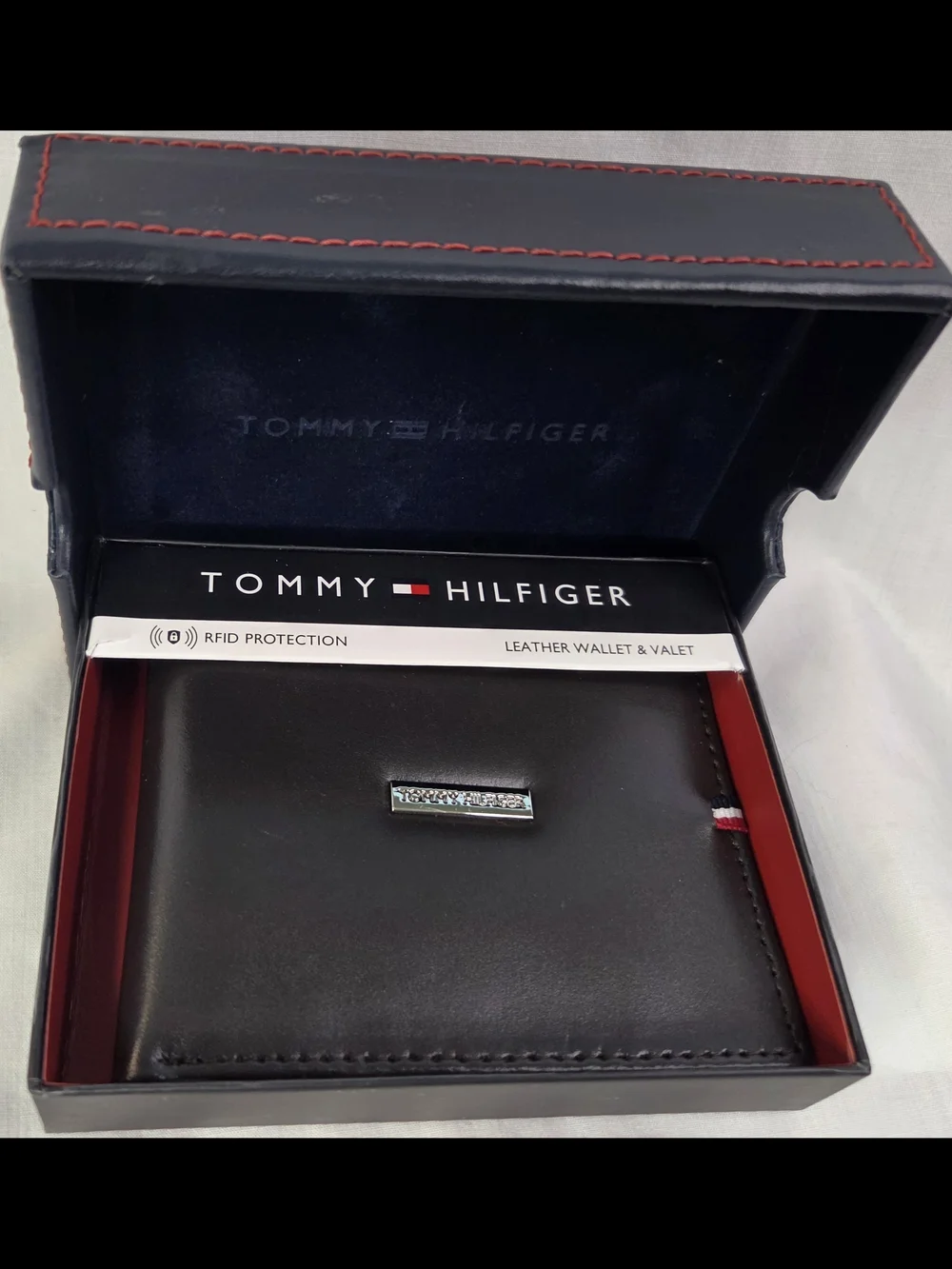 Tommy Hilfiger Men's Black Leather RFID Bi-Fold Wallet